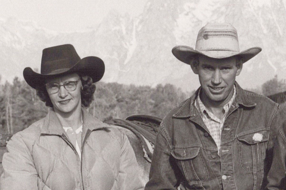 4. Warren-Helen Robertson Photo 04